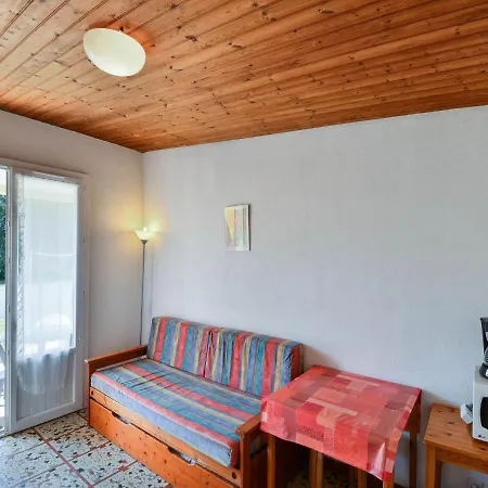 Leisurely Holiday Home In Saint-Savinien With Jacuzzi Casa de Férias Saint-Savinien
