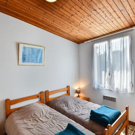 Leisurely Holiday Home In Saint-Savinien With Jacuzzi