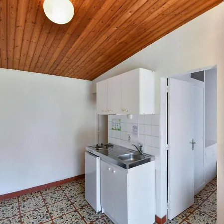 Leisurely Holiday Home In Saint-Savinien With Jacuzzi * Saint-Savinien