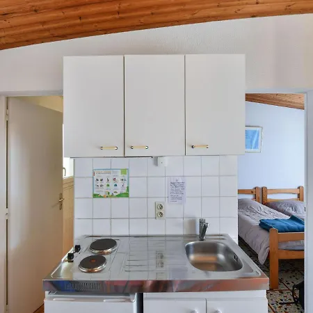 Casa de Férias Leisurely Holiday Home In Saint-Savinien With Jacuzzi Saint-Savinien