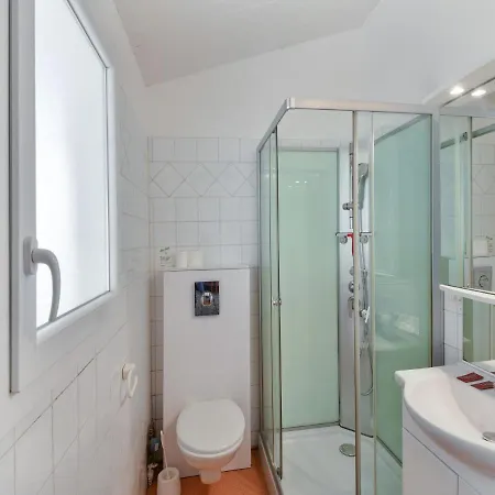 Leisurely Holiday Home In Saint-Savinien With Jacuzzi *