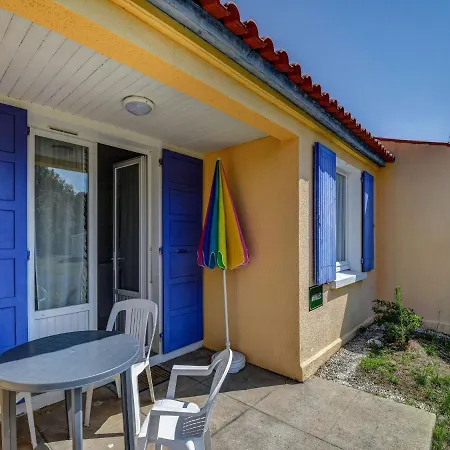 Leisurely Holiday Home In Saint-Savinien With Jacuzzi Casa de Férias Saint-Savinien