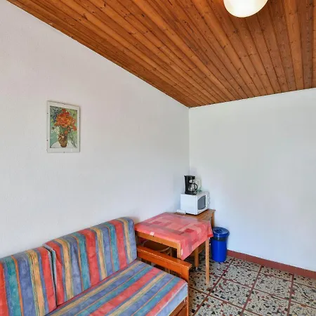 Leisurely Holiday Home In Saint-Savinien With Jacuzzi