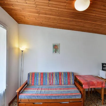 Leisurely Holiday Home In Saint-Savinien With Jacuzzi Casa de Férias Saint-Savinien