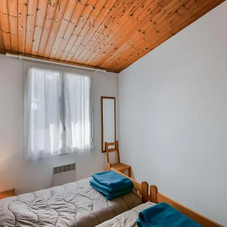 Leisurely Holiday Home In Saint-Savinien With Jacuzzi Casa de Férias *
